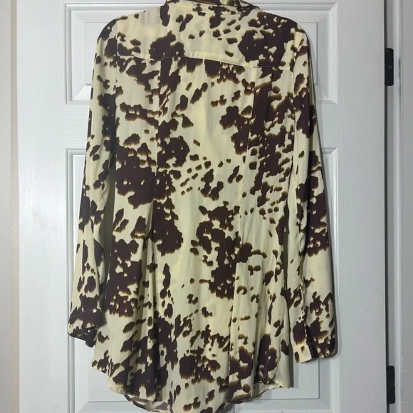 Urban Outfitters Alicia Tie-Front Shirt
Dress LG - Picture 4 of 4